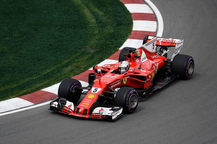 予選でポールポジションを逃し2番手だったベッテル（写真）。レースでの逆転をもくろみ挑んだスタートで、出ばなをくじかれた。フェルスタッペンのレッドブルと当たりフロントウイングを壊し、緊急ピットインで最下位に後退。その後はダメージ最小化を図ろうと2ストップ作戦に変更、ウルトラソフトで4位まで挽回してチェッカードフラッグを受けた。（Photo=Ferrari）