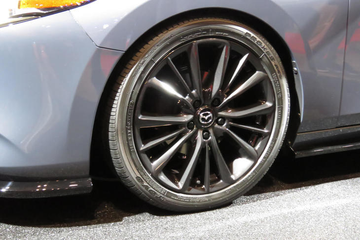 マツダ3カスタムスタイル（タイヤ＆ホイール）