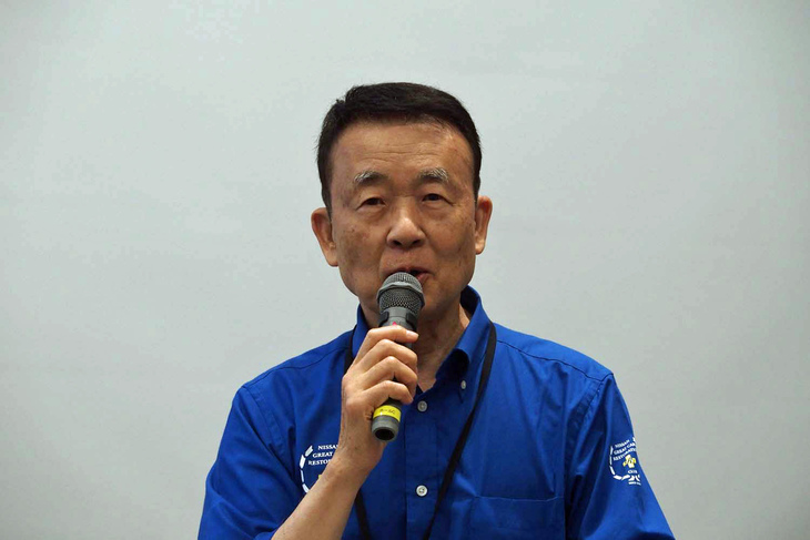 日産OBで、日本モータースポーツ推進機構理事長の日置和夫氏。予定よりも1カ月早い、11月の鈴鹿サーキットでのレストア完成車お披露目をサプライズ発言。