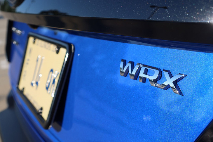 北米仕様車の車名はシンプルに「WRX」。リアにはそのエンブレムが装着されている。