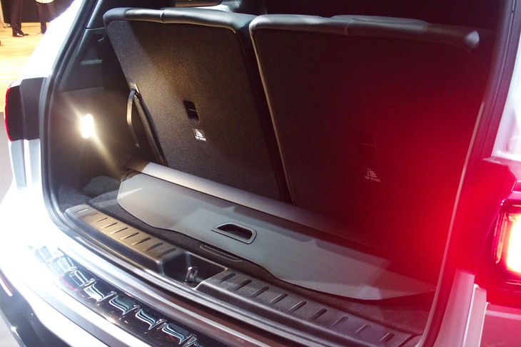 メルセデス・ベンツEQB350 4MATIC（荷室）