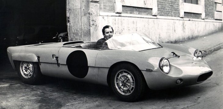 パオロ氏と手づくりボディーによるバルケッタ「フランキミッレ」。後年、車両は売却されたという。