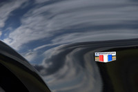 フロントのフェンダーパネルに装着されたバッジ。車名の「CAMARO」とは、友人を意味するフランスの古語に由来する。