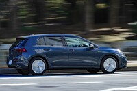 ディーゼルならではの豊かなトルク感が実感できる「ゴルフTDIスタイル」。静粛性の高さや振動の少なさも長所として挙げられる。