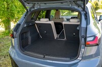 荷室の容量は470リッター。後席の背もたれが3分割式なのは「B180」と同様。