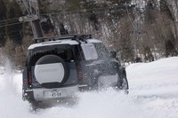 試乗車は5ドアモデル「ディフェンダー110」の2リッターガソリンターボモデル「P300」だった。