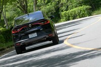 駆動方式はFFのみの設定。ただし最低地上高は200mmを確保している。