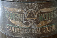 展示車両のリアに書かれた「DONRYU WORKS」の文字。呑龍工場とは太田工場の別称で、同じ太田に位置する大光院（呑龍さま）にあやかったものだ。