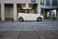 「eKスペース カスタム」のボディーカラーは全9種類。そのうちの3種類はルーフをブラックで塗り分けたツートンカラーとなる。