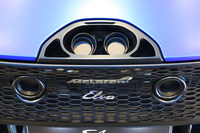 上下4本出しのエキゾーストシステムは、素材にチタンとインコネルを用いることで軽量化を実現。チタン製フィニッシャーの成形には3Dプリンターを用いている。