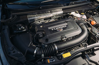 2リッター直4ターボエンジンは、ボア×ストローク＝83×92.3mmのロングストローク型。状況に応じて2気筒を休止させ、燃料消費を抑える。