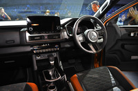 ワークホースとしてもレジャーカーとしても使えることが重視された新型「トライトン」。インテリアはご覧のとおり丁寧につくり込まれており、安普請なイメージとは無縁だ。