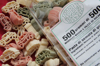 参考までに、「フィアット500」型のパスタ。