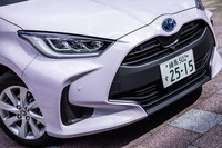 12モデル設定されたラインナップの中から今回試乗したのは、最量販モデルに位置付けられている「ハイブリッドG」。試乗車にはオプションの3灯式フルLEDヘッドランプが装着されていた。