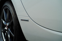 マツダの各車に創立100周年記念モデルが登場　白と赤のカラーリングが特徴の画像