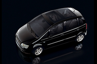 日本未導入フィアットの数々。これは「イデア」。メルセデス「Aクラス」よりもお買い得感と軽快感で受けている。