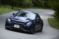 コーナリング中の姿勢を安定させるESPは、スイッチ操作により、システム介入の度合いを3段階に変えられる。