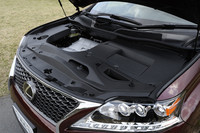 ガソリンエンジンモデルの心臓は、写真の3.5リッターV6のほか2.7リッターの直4も用意される。