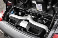 排気量は200cc増え、3.8リッターに。出力は20ps増大し500psの大台に乗った。