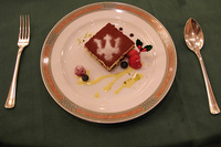 ディナーの最後に出されたデザートのティラミスにもトライデントが。思わず食べずにお持ち帰りしたくなりました。