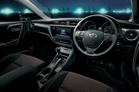 1.8リッターのスポーティーグレード「RS」のインテリア。
    