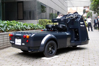 リアビュー。まるで遊園地の乗り物のようなユニークなルックスだが、れっきとした“働くクルマ”である。