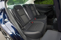 リアシートは「G4」「スポーツ」ともに6：4の分割可倒機構付きで、荷室を拡張できる。