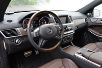 ハンドル位置は左のみの設定となる。テスト車の内装色は「ブラック／タバコブラウン／マロン」。