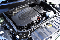 2リッター直4ディーゼルターボエンジンは143psと31.1kgmを発生。JC08モード燃費は16.6km/リッター。