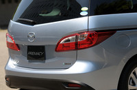 アイドリングストップ機構「i-stop」は、「20E」と「20S」のFF車にのみ設定される。