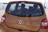 サイズがサイズだから広大なスペースというわけにはいかないけれど、アレンジ次第で様々な使い方ができるラゲッジルーム。うまく使いこなせるかどうか、使う側の知恵やセンスが問われる。
クリックすると、シートアレンジによる荷室の変化が見られます。