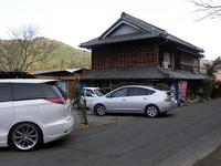 四万十リバーマスターの野並さんが営む農家民宿「おとりや」。今回は、ここに宿泊。予約すれば天然ウナギや川エビなども味わえる。