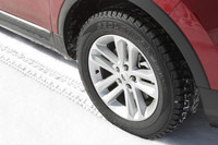 雪道走行あたり、タイヤはヨコハマタイヤのSUV用スタッドレス「ジオランダーI/T-S」を装着。
