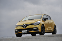 0-100km/h加速は6.7秒。先代モデルの6.9秒から0.2秒短縮された。