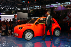 自動車業界全体を揺るがす革命の火の手か!? 大矢アキオがパリモーターショー2026をリポート。