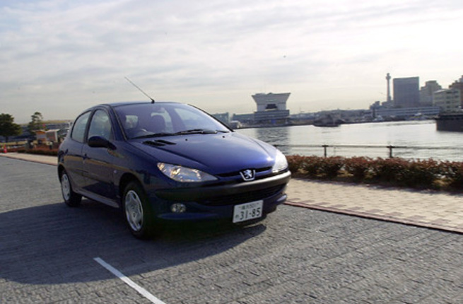 【スペック】全長×全幅×全高＝3835×1670×1440mm/ホイールベース＝2440mm/車重＝1000kg/駆動方式＝FF/1.4リッター直4SOHC8バルブ（74ps/5500rpm、12.2kgm/2600rpm）/車両本体価格＝165.0万円（テスト車＝168.0万円）