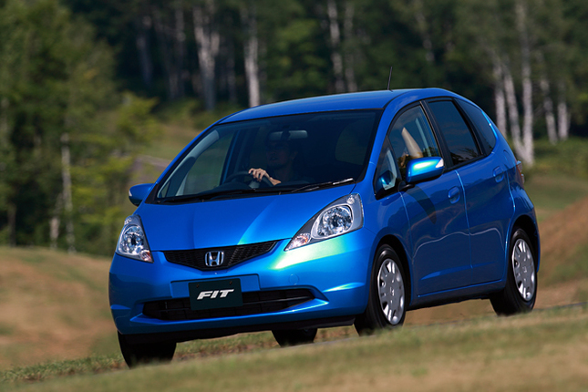 【スペック】1.3G:全長×全幅×全高＝3900×1695×1525mm／ホイールベース＝2500mm／車重＝1010kg／駆動方式＝FF／1.3リッター直4DOHC16バルブ（100ps/6000rpm、13.0kgm/4800rpm）（テスト車はプレ生産車)
