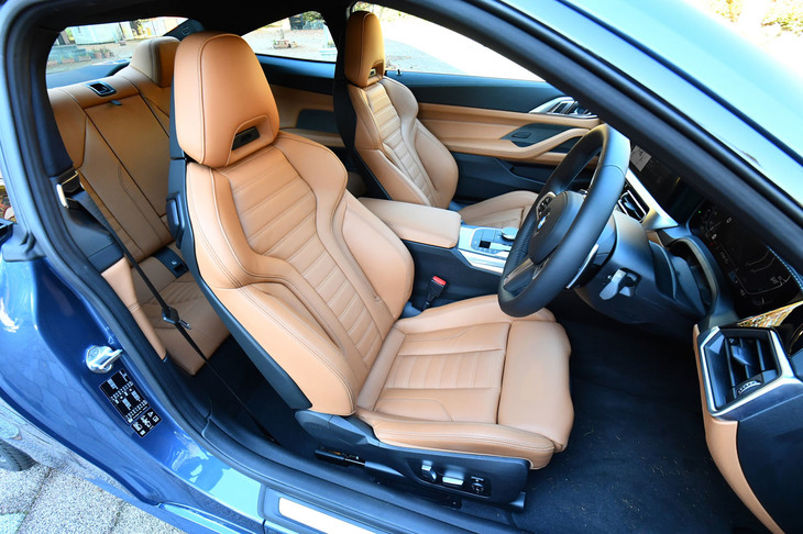 スポーティーな「Mスポーツシート」は、「420i Mスポーツ」と「M440i xDrive」にオプション設定。エントリーグレードの「420i」では選択できない。