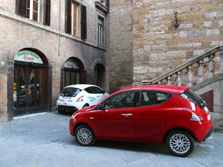 かつてシエナに存在した自動車教習所。2015年時点の教習車は「ランチア・イプシロン」だった。