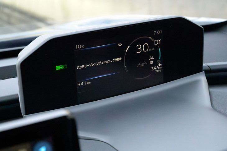 改良型は、急速充電の前にバッテリーの温度を好適に調整しておくバッテリープレコンディショニング機能を搭載。低温時でも、バッテリー残量が10%の状態から80%の状態まで、約28分で充電できるようになった。