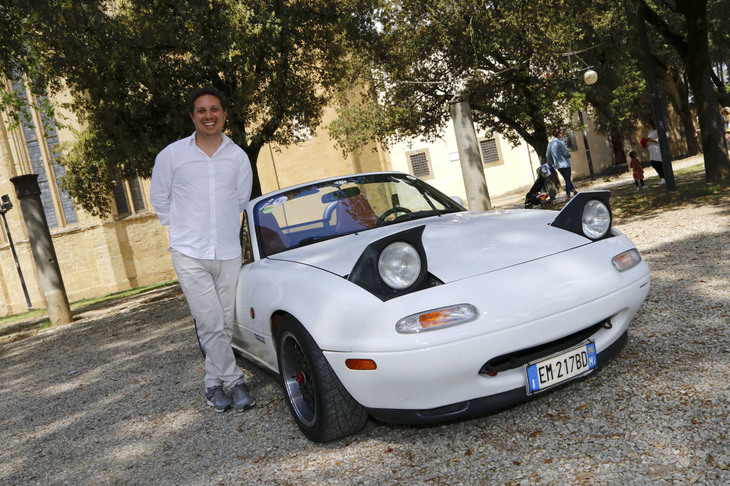 チューニングショップを営むルカ・アニエッリさん。1981年生まれである。