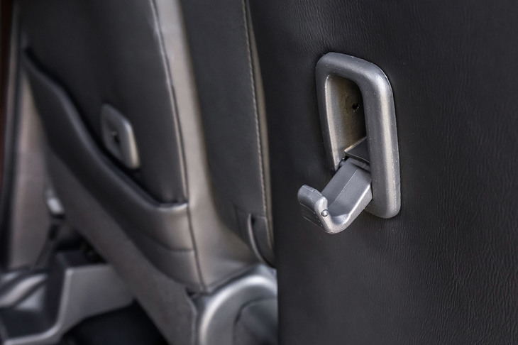 デリカミニTプレミアム（運転席シートバックコンビニエントフック）