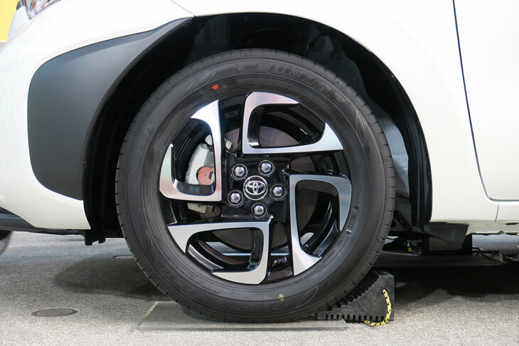 トヨタ・シエンタZ 7人乗り（タイヤ＆ホイール）