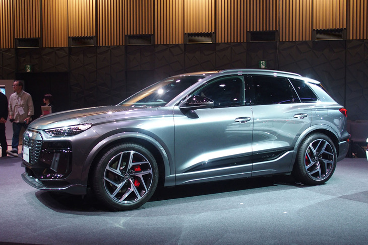 SQ6 e-tron（サイドビュー）