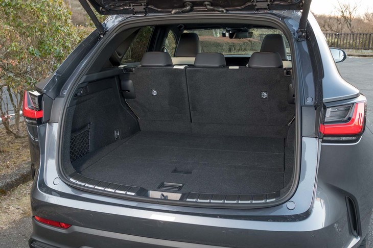 荷室の容量は520～1411リッター。最大幅は1387mmにも達する。