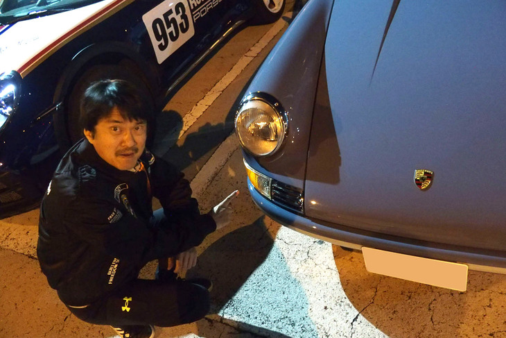 同じ「911」ながら、初代と最新型のボディーサイズの差に愕然（がくぜん）とした。「911ダカール」が特段デカいとは感じなかったのだが、ナローと並べるとカバとコビトカバくらい違う。