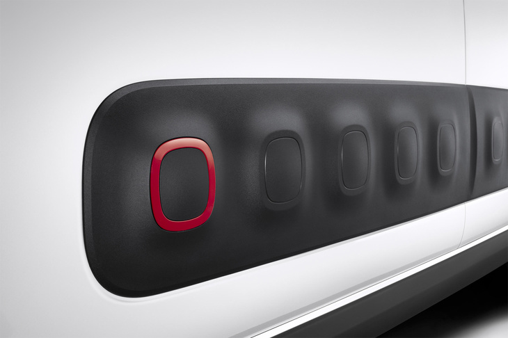 ドアパネルの下部に装着されたエアバンプ。デザイン上のアクセントと、ボディーに傷がつくのを防ぐプロテクターの両方の役割を担っている。