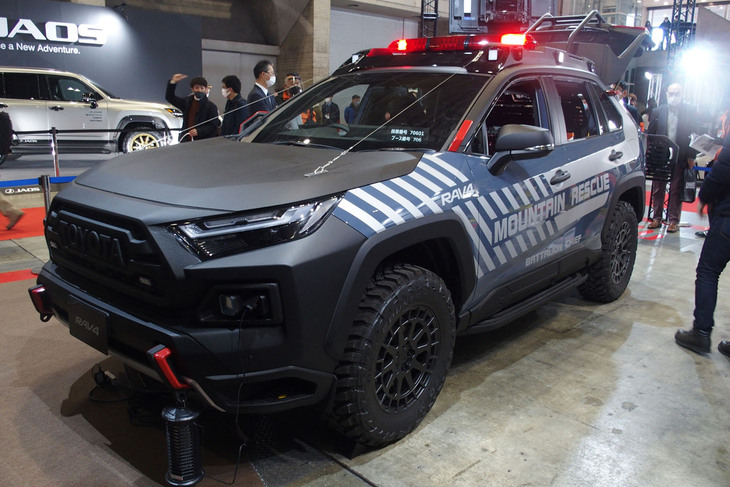 豊田自動織機が初公開した「RAV4“5D ADVENTURE 2022”」は、有事の際に確実かつ安全に現場へ急行し、救助活動が行えるレスキュー仕様車のコンセプトモデル。