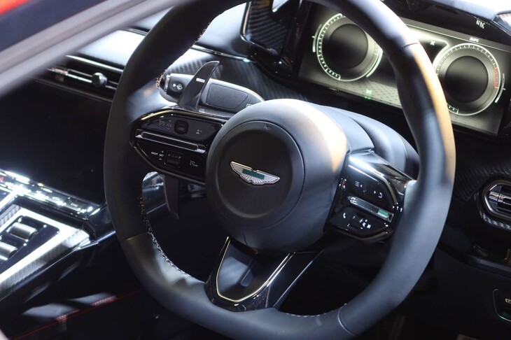 アストンマーティン・ヴァンテージ（ステアリングホイール）
