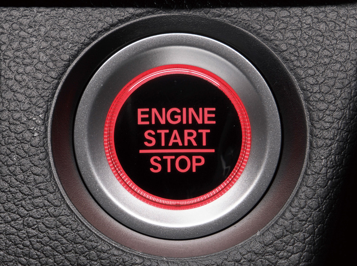「G」と「L」グレードではプッシュ式のエンジンスタート／ストップスイッチを新規採用している。